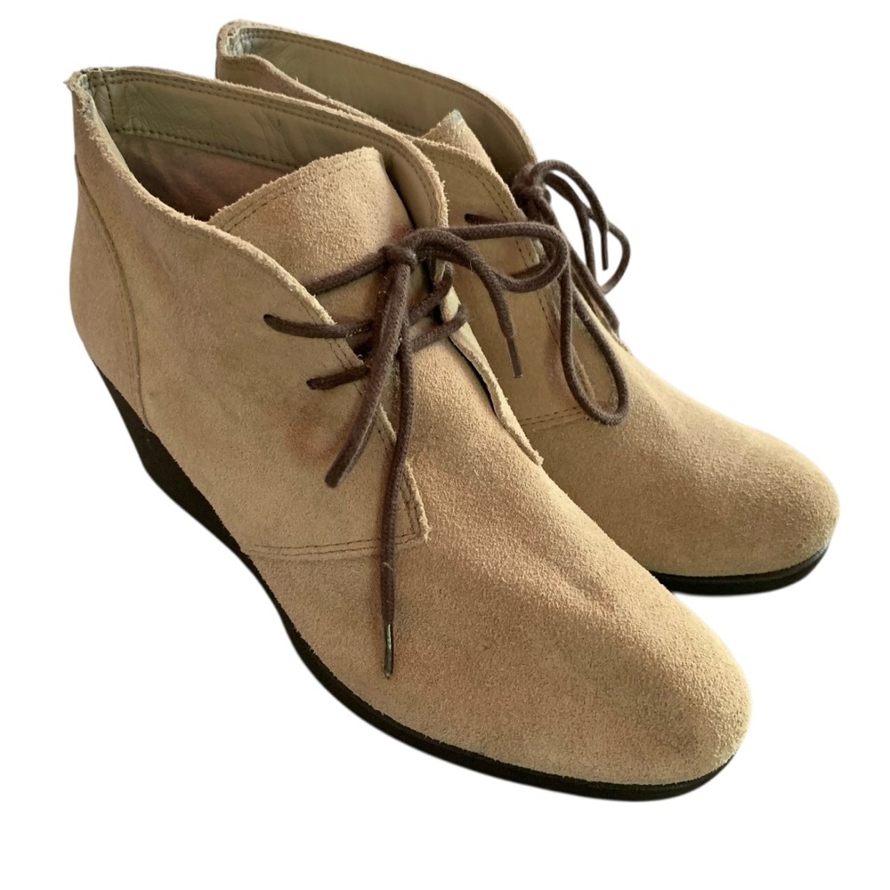 Crocs Leigh Wedge Ankle Boots Women's 7.5 Beige Suede Lace Up Shoes Style 203419 - Picture 2 of 10